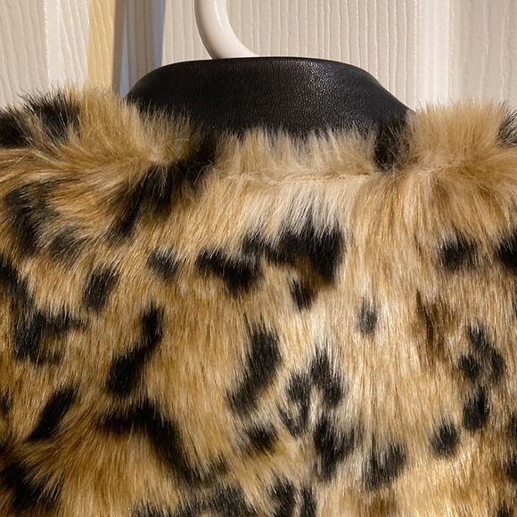 Faux Fur Jacket - Picture 8 of 9